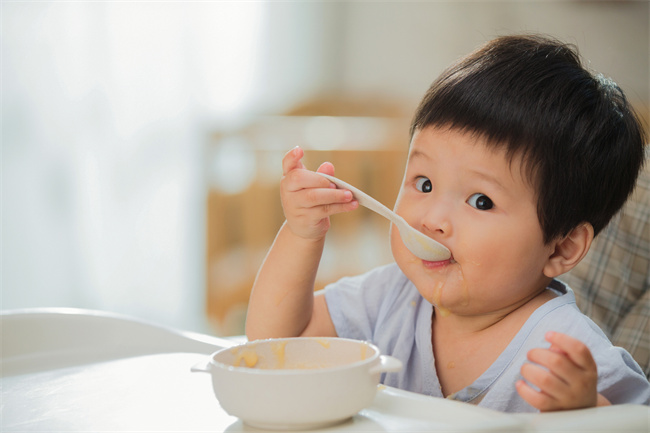 攝圖網(wǎng)_501919835_嬰兒食品童年健康食物寶寶吃飯（企業(yè)商用）.jpg